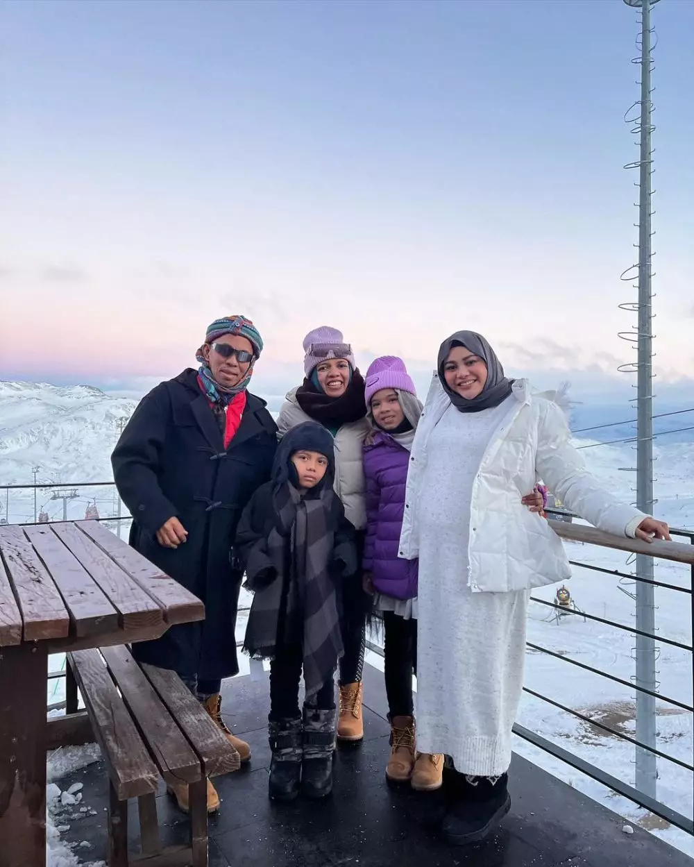 Momen kebersamaan Aurel Hermansyah bareng ibu mertua © 2022 brilio.net