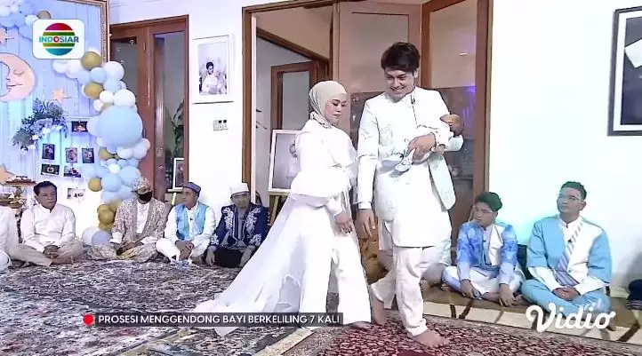 momen akikah anak lesty dan rizky billar © YouTube