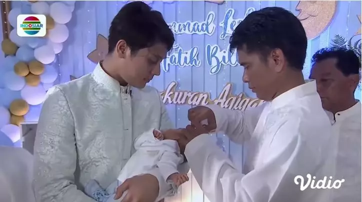 momen akikah anak lesty dan rizky billar © YouTube