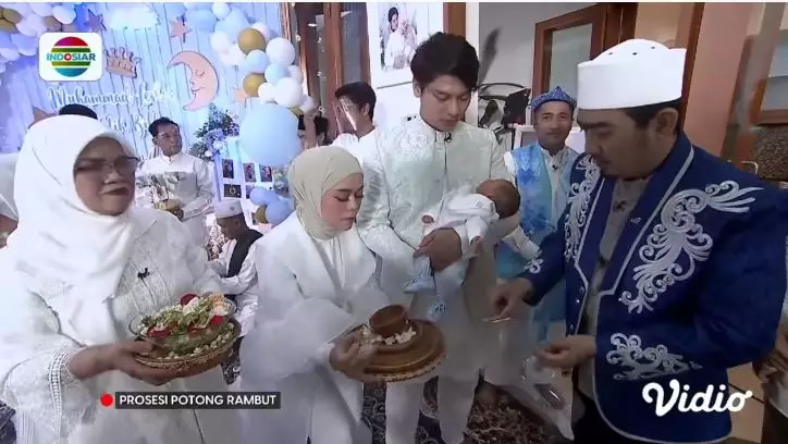 momen akikah anak lesty dan rizky billar © YouTube