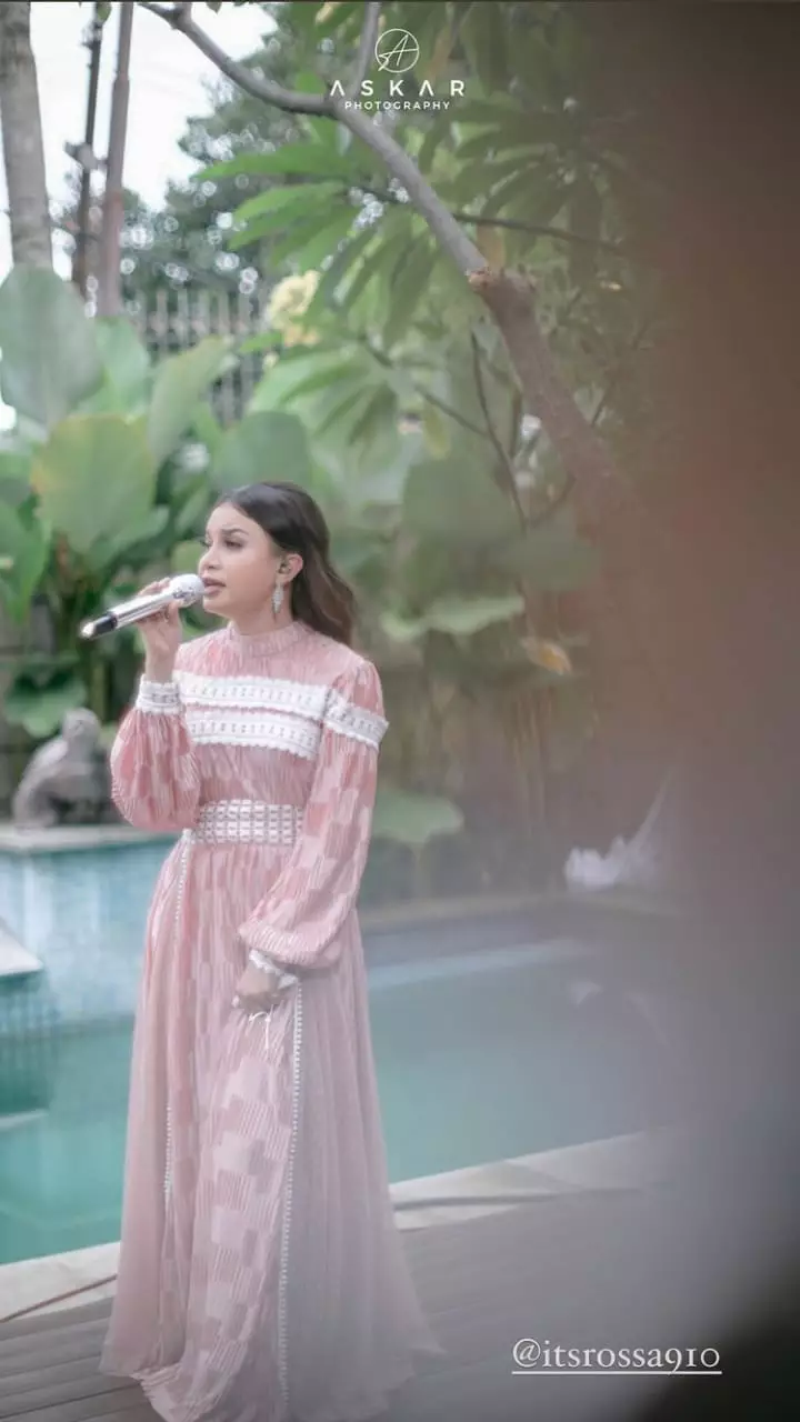 gaya seleb hadiri akikah anak lesty dan billar © instagram