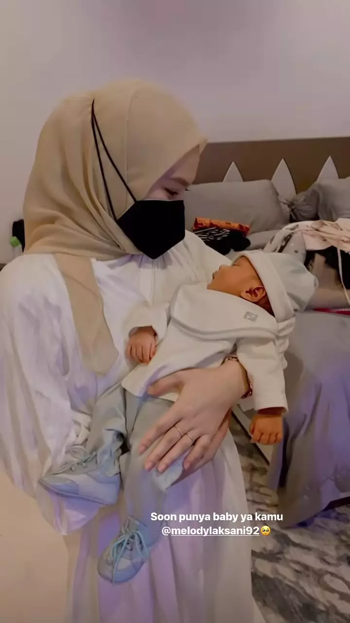 gaya seleb hadiri akikah anak lesty dan billar © instagram