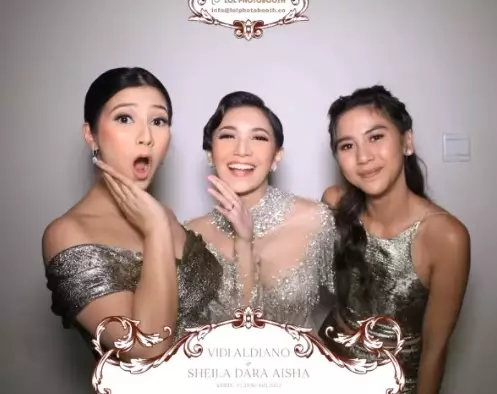 Pesona bridesmaid nikahan Vidi Aldiano © berbagai sumber Pesona bridesmaid nikahan Vidi Aldiano © berbagai sumber