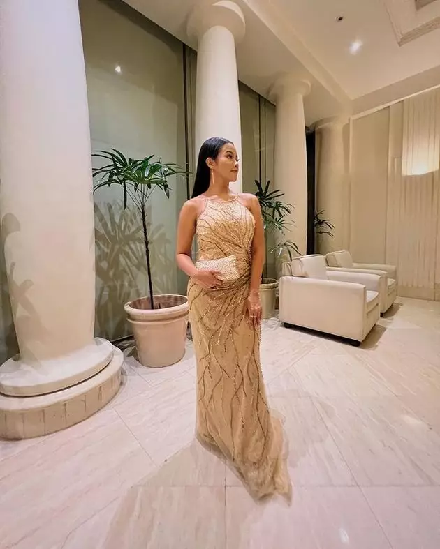 Gaya seleb di nikahan Vidi Aldiano dan Sheila Dara © berbagai sumber