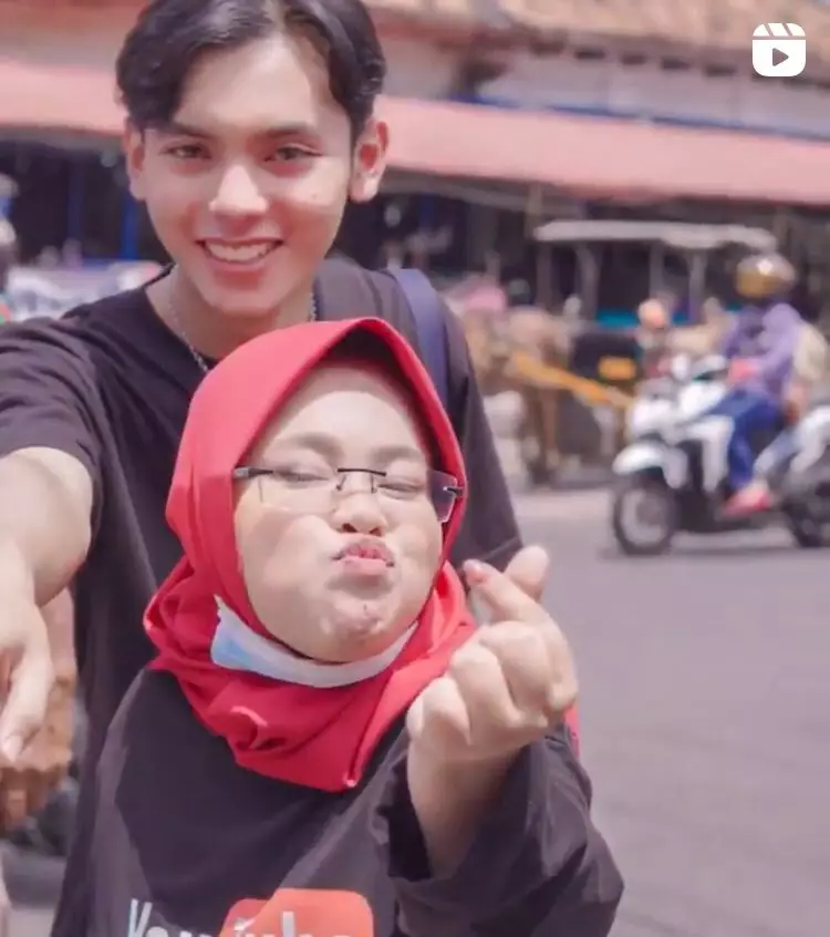 Potret kebersamaan Kekeyi dan pacar barunya Berbagai sumber  Potret kebersamaan Kekeyi dan pacar barunya Berbagai sumber