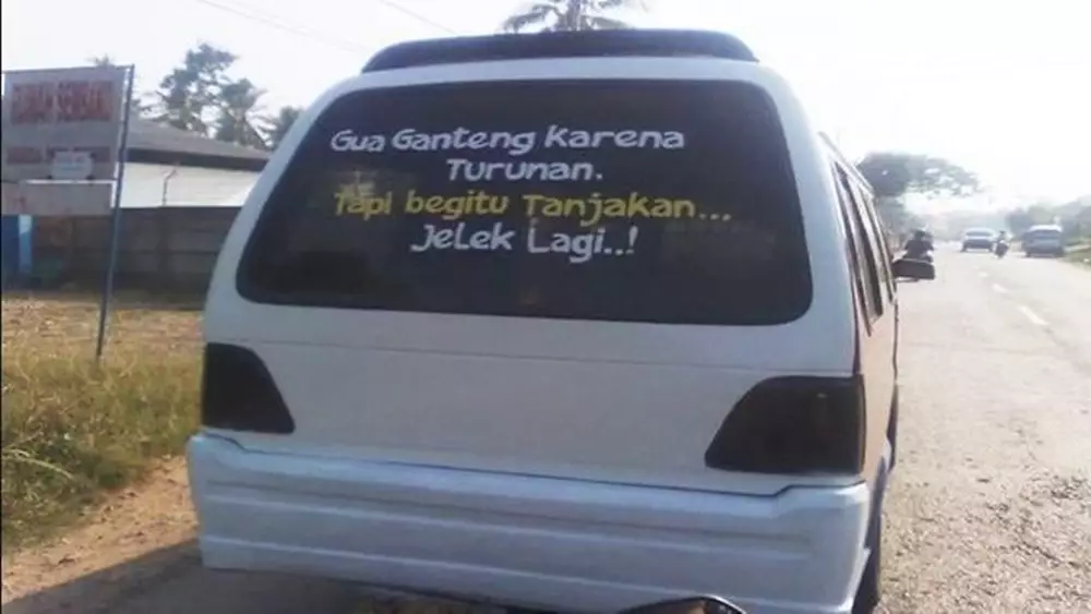 tulisan lucu di badan mobil © berbagai sumber