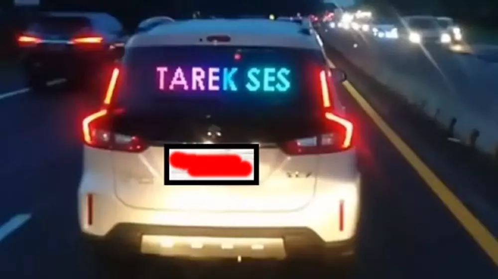 tulisan lucu di badan mobil © berbagai sumber