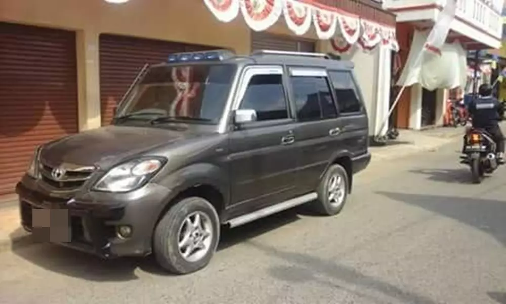 penampakan absurd eksterior mobil © Facebook