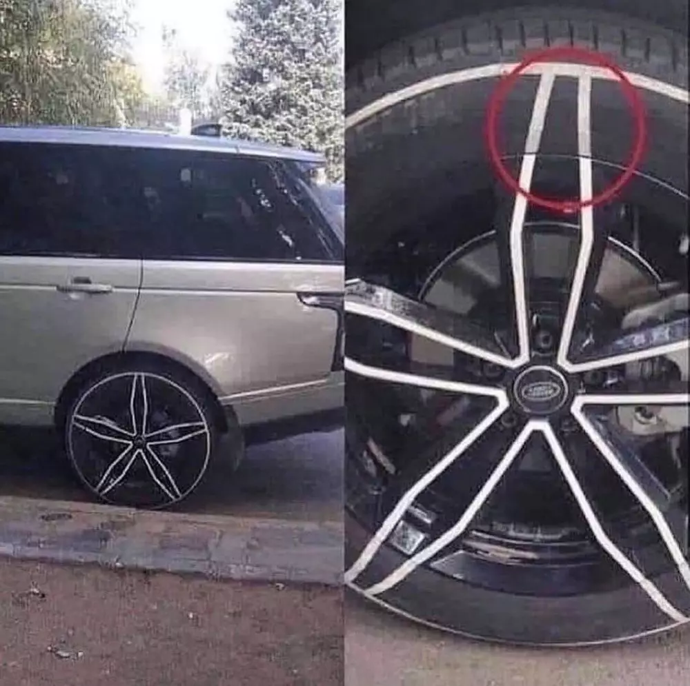 penampakan absurd eksterior mobil © Facebook