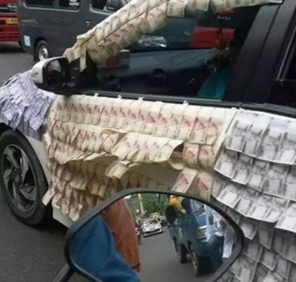 penampakan absurd eksterior mobil © Facebook