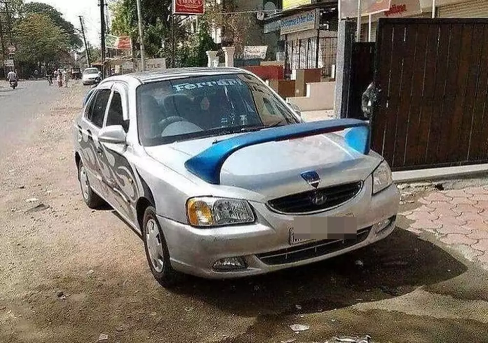 penampakan absurd eksterior mobil © Facebook