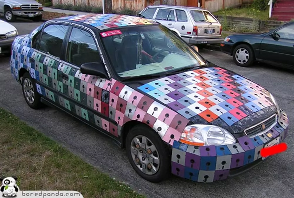 penampakan absurd eksterior mobil © Facebook