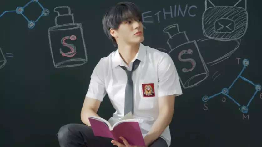 potret NCT Dream pakai seragam SMA © berbagai sumber