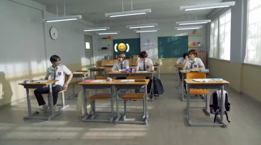 potret NCT Dream pakai seragam SMA © berbagai sumber