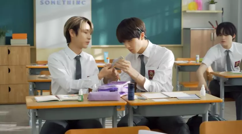 potret NCT Dream pakai seragam SMA © berbagai sumber