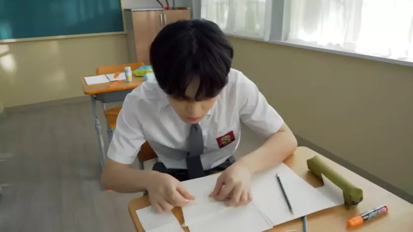 potret NCT Dream pakai seragam SMA © berbagai sumber