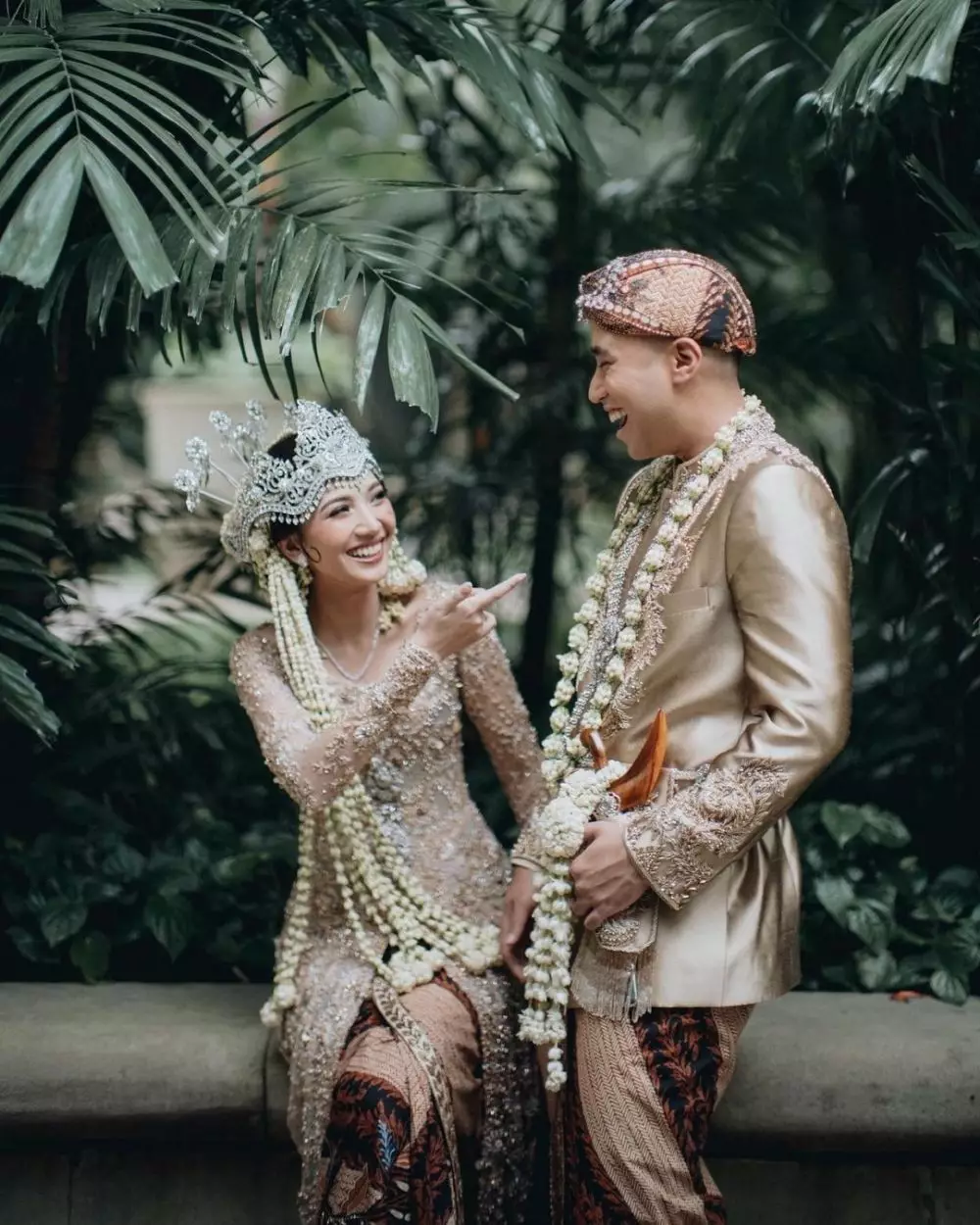 Pesona 5 penyanyi dalam balutan kebaya Sunda Instagram