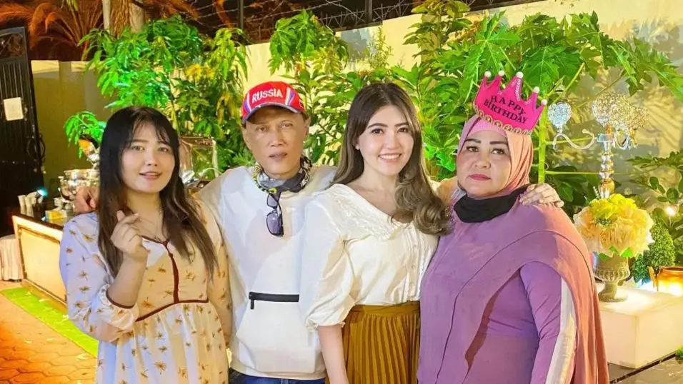 kedekatan Via Vallen dan ibu © Instagram kedekatan Via Vallen dan ibu © Instagram