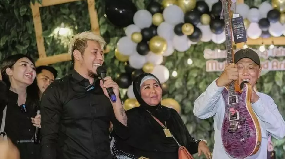kedekatan Via Vallen dan ibu © Instagram kedekatan Via Vallen dan ibu © Instagram