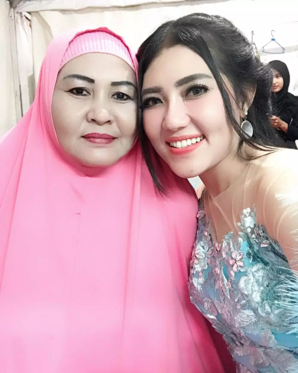 kedekatan Via Vallen dan ibu © Instagram kedekatan Via Vallen dan ibu © Instagram