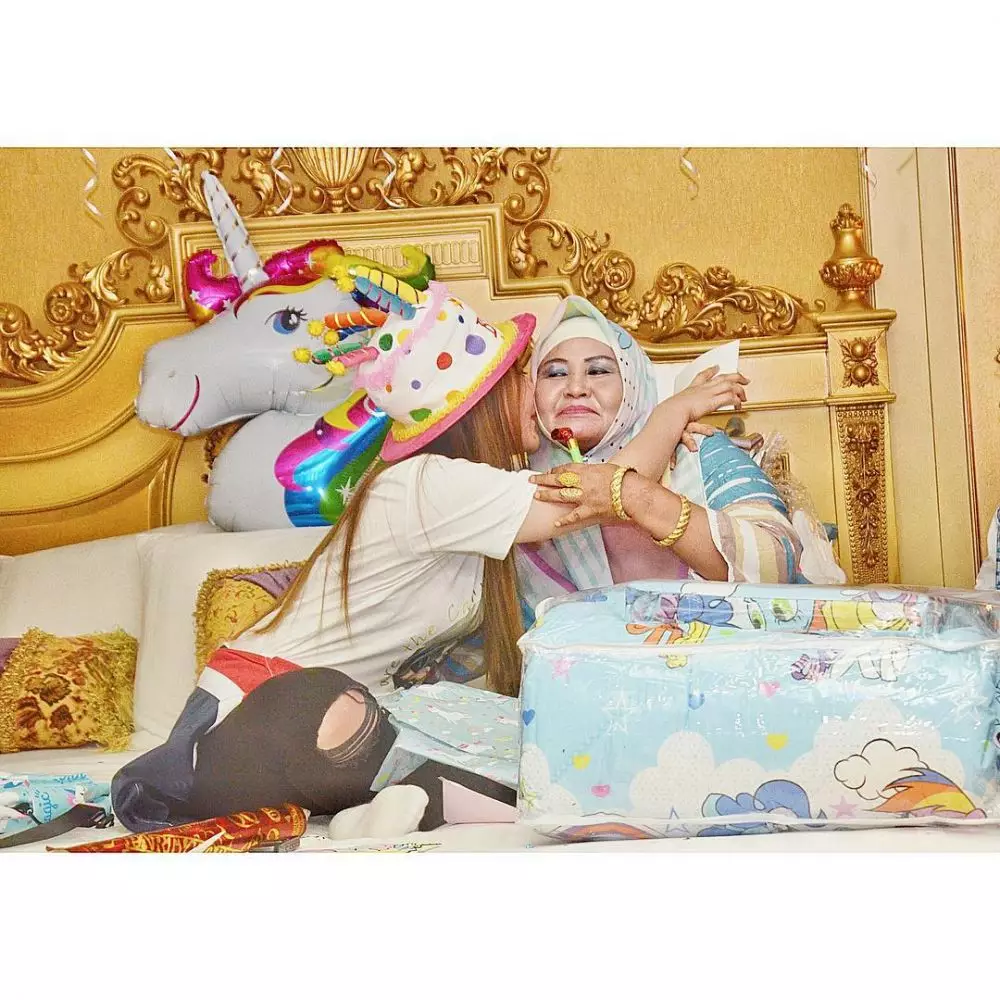 kedekatan Via Vallen dan ibu © Instagram kedekatan Via Vallen dan ibu © Instagram