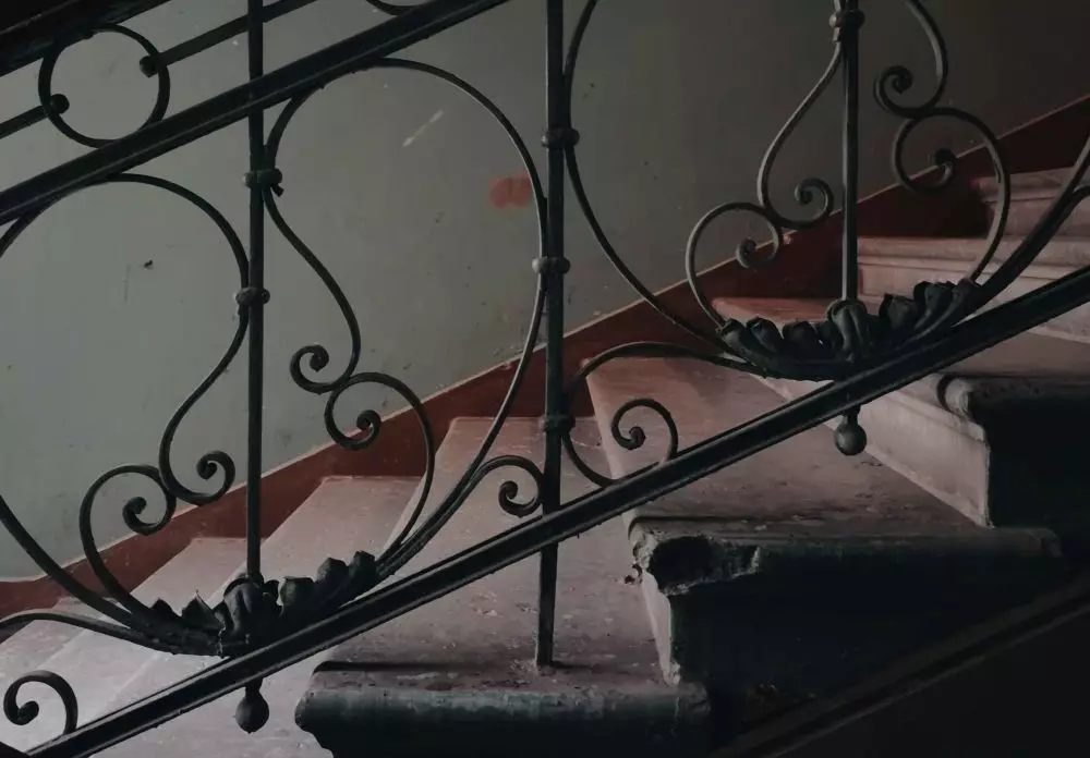 Arti naik tangga © 2022 brilio.net