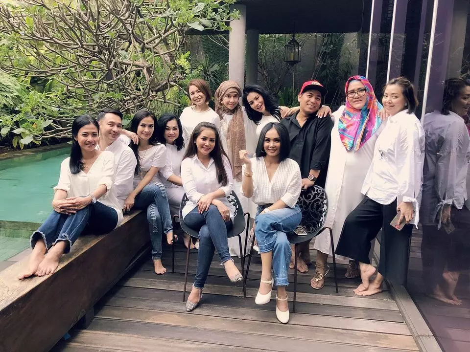 Yuni Shara dan Geng Kepompong Instagram