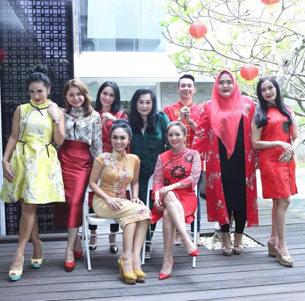 Yuni Shara dan Geng Kepompong Instagram