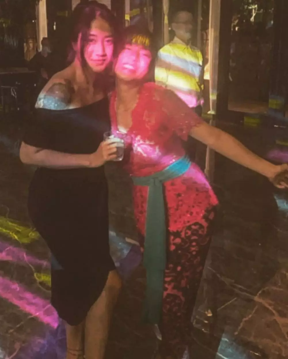 Pesona Chef Renatta saat kondangan © Instagram