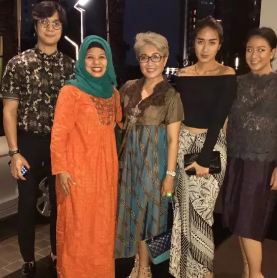 Pesona Chef Renatta saat kondangan © Instagram