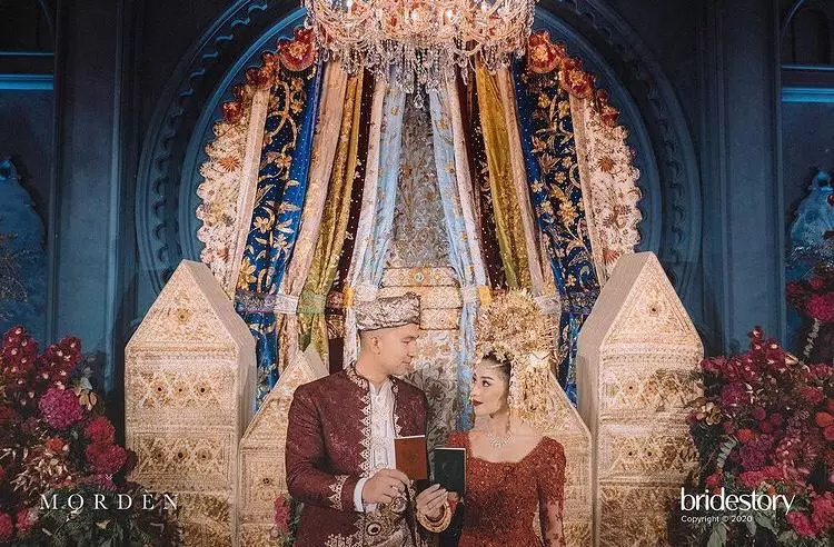 Momen pernikahan penyanyi dengan adat Minang © berbagai sumber Momen pernikahan penyanyi dengan adat Minang © berbagai sumber
