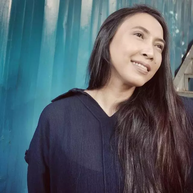 gaya Mbok Tun di keseharian © Instagram gaya Mbok Tun di keseharian © Instagram