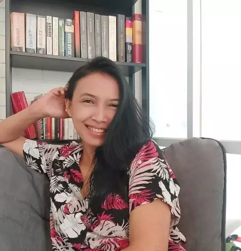 gaya Mbok Tun di keseharian © Instagram gaya Mbok Tun di keseharian © Instagram