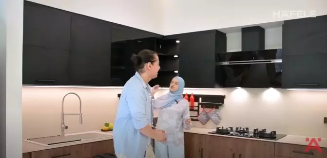 Potret terbaru dapur Cut Meyriska usai ditata ulang © YouTube