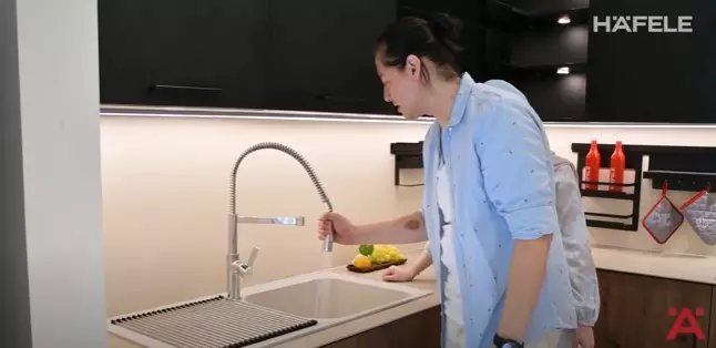 Potret terbaru dapur Cut Meyriska usai ditata ulang © YouTube