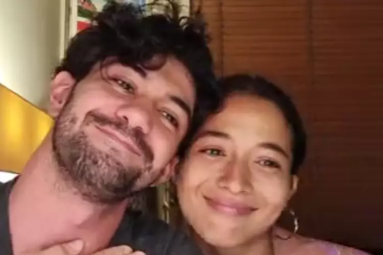 Potret kebersamaan Reza Rahadian dan Putri Marino di luar syuting Berbagai sumber  Potret kebersamaan Reza Rahadian dan Putri Marino di luar syuting Berbagai sumber