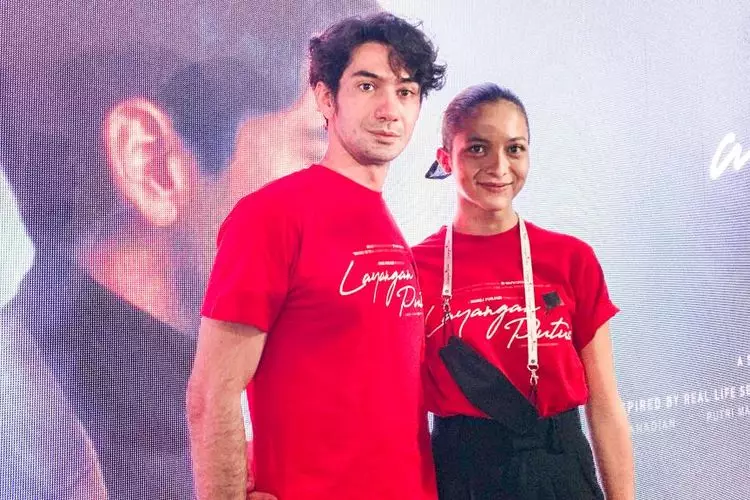 Potret kebersamaan Reza Rahadian dan Putri Marino di luar syuting Berbagai sumber  Potret kebersamaan Reza Rahadian dan Putri Marino di luar syuting Berbagai sumber