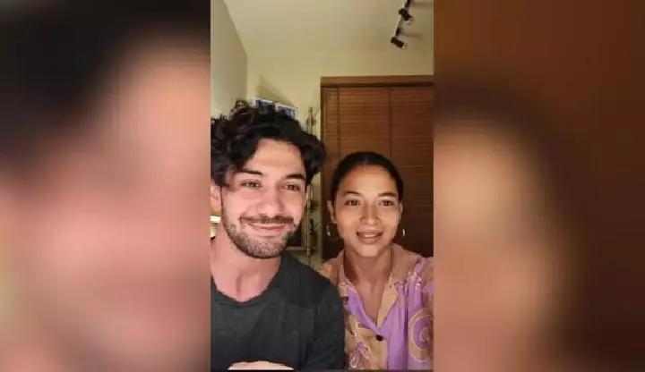 Potret kebersamaan Reza Rahadian dan Putri Marino di luar syuting Berbagai sumber  Potret kebersamaan Reza Rahadian dan Putri Marino di luar syuting Berbagai sumber