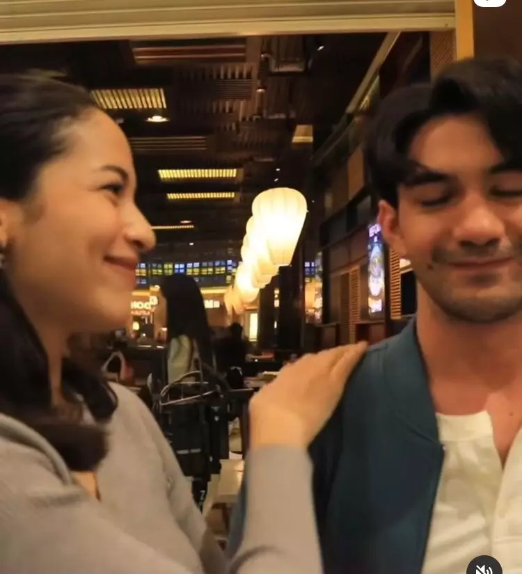 Potret kebersamaan Reza Rahadian dan Putri Marino di luar syuting Berbagai sumber  Potret kebersamaan Reza Rahadian dan Putri Marino di luar syuting Berbagai sumber