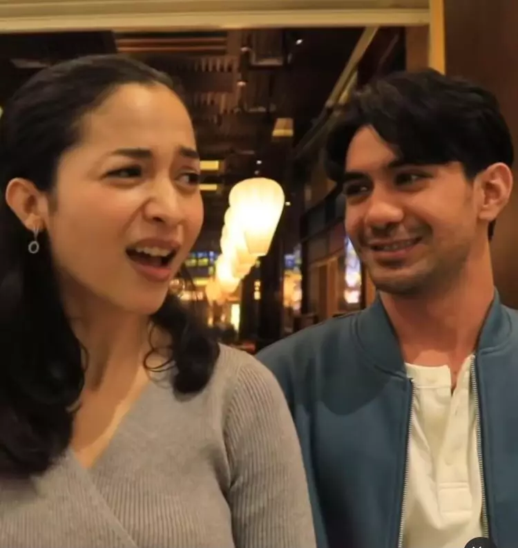 Potret kebersamaan Reza Rahadian dan Putri Marino di luar syuting Berbagai sumber  Potret kebersamaan Reza Rahadian dan Putri Marino di luar syuting Berbagai sumber