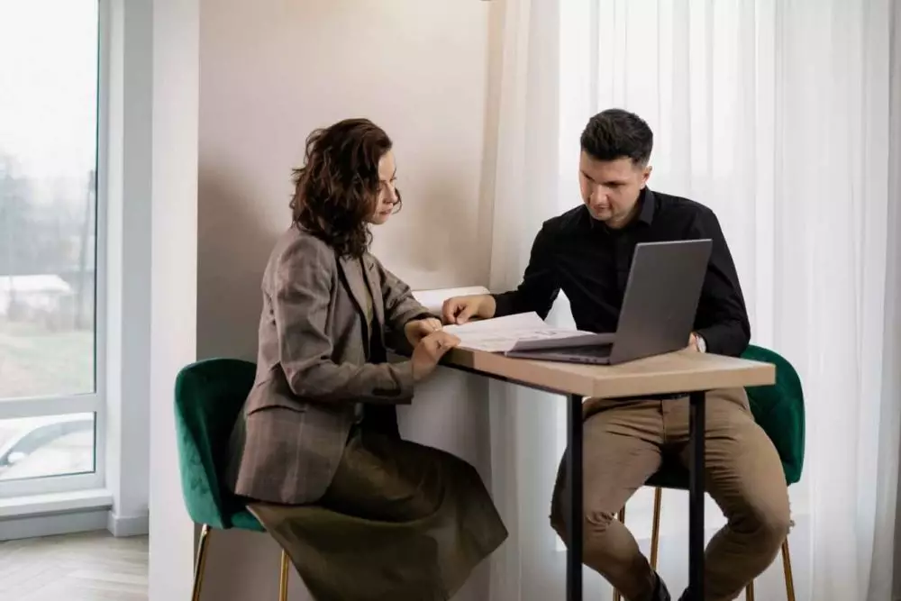 teks review bahasa Inggris © 2022 brilio.net