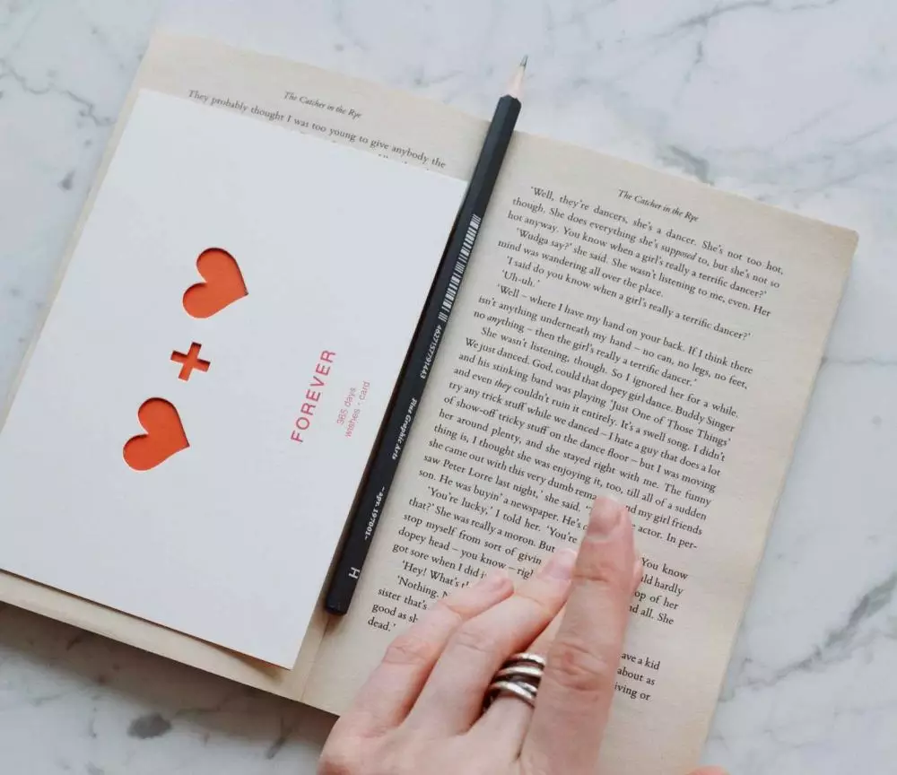 teks review bahasa Inggris © 2022 brilio.net