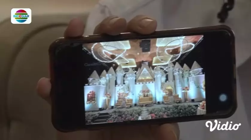 Kisah perjalanan cinta Rizal Djibran dan Sarah © berbagai sumber