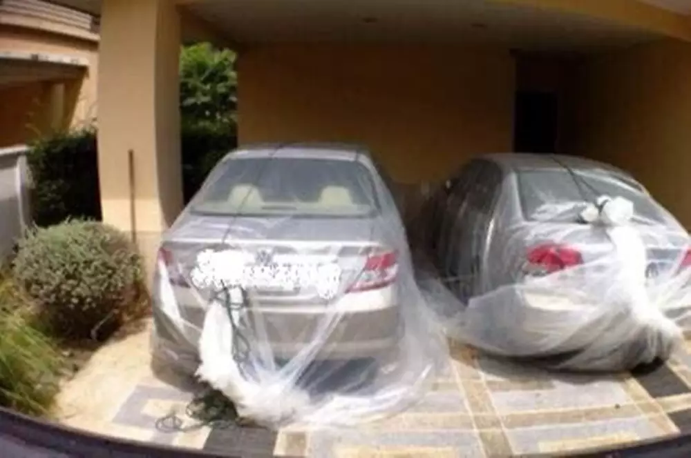 cara nyeleneh lindungi mobil © berbagai sumber cara nyeleneh lindungi mobil © berbagai sumber