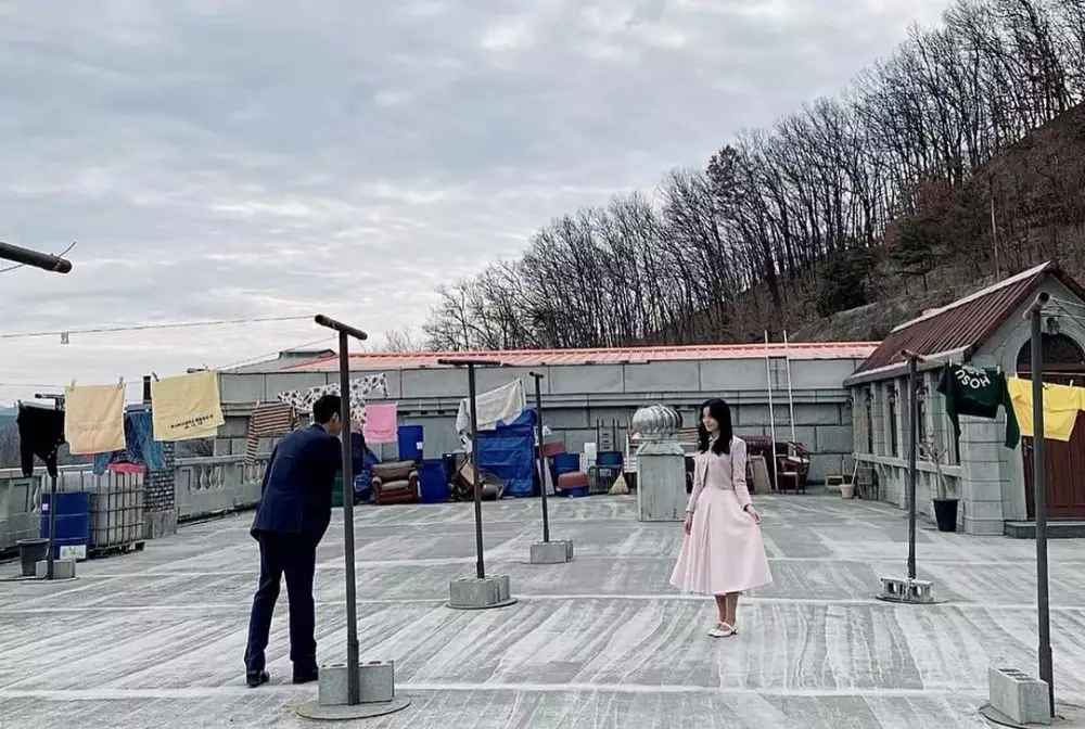 Potret akrab Jisoo Blackpink dan Jung Hae-in © berbagai sumber Potret akrab Jisoo Blackpink dan Jung Hae-in © berbagai sumber