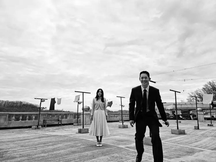 Potret akrab Jisoo Blackpink dan Jung Hae-in © berbagai sumber Potret akrab Jisoo Blackpink dan Jung Hae-in © berbagai sumber