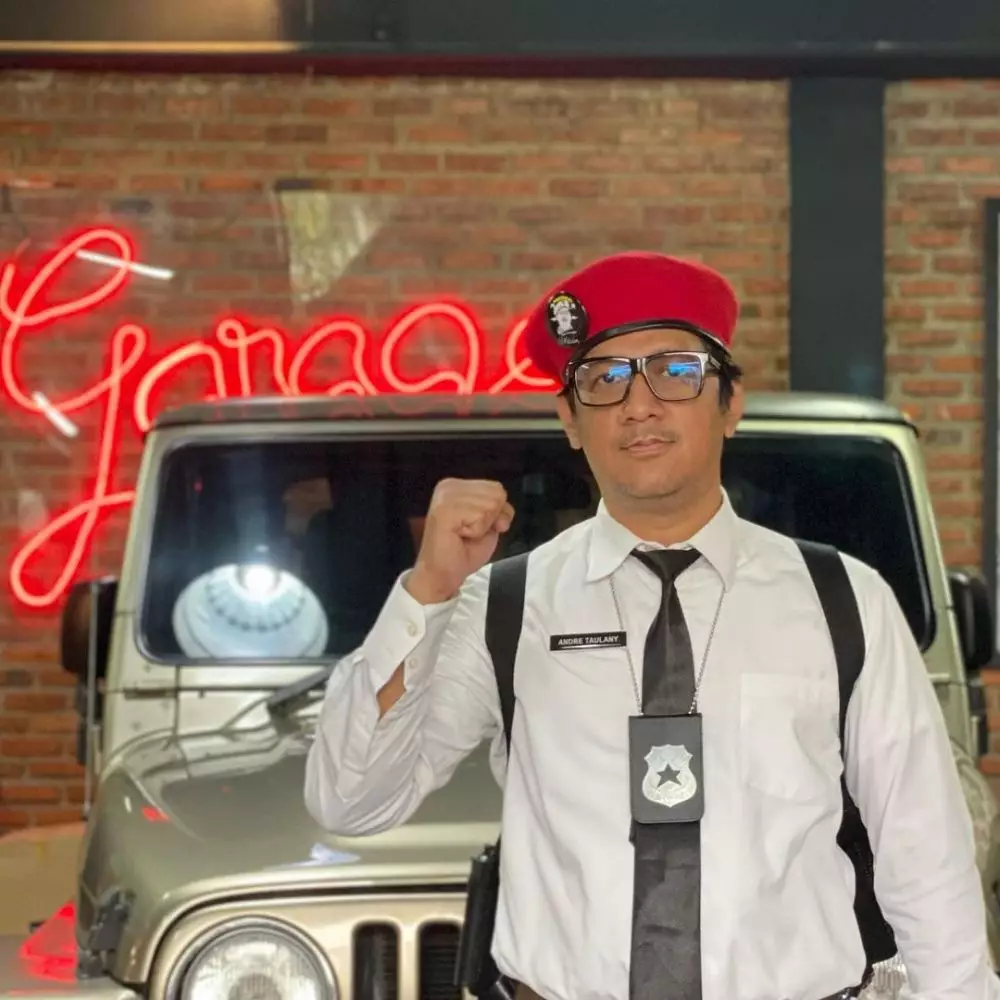 seleb ini sukses sebagai host  © 2022 berbagai sumber