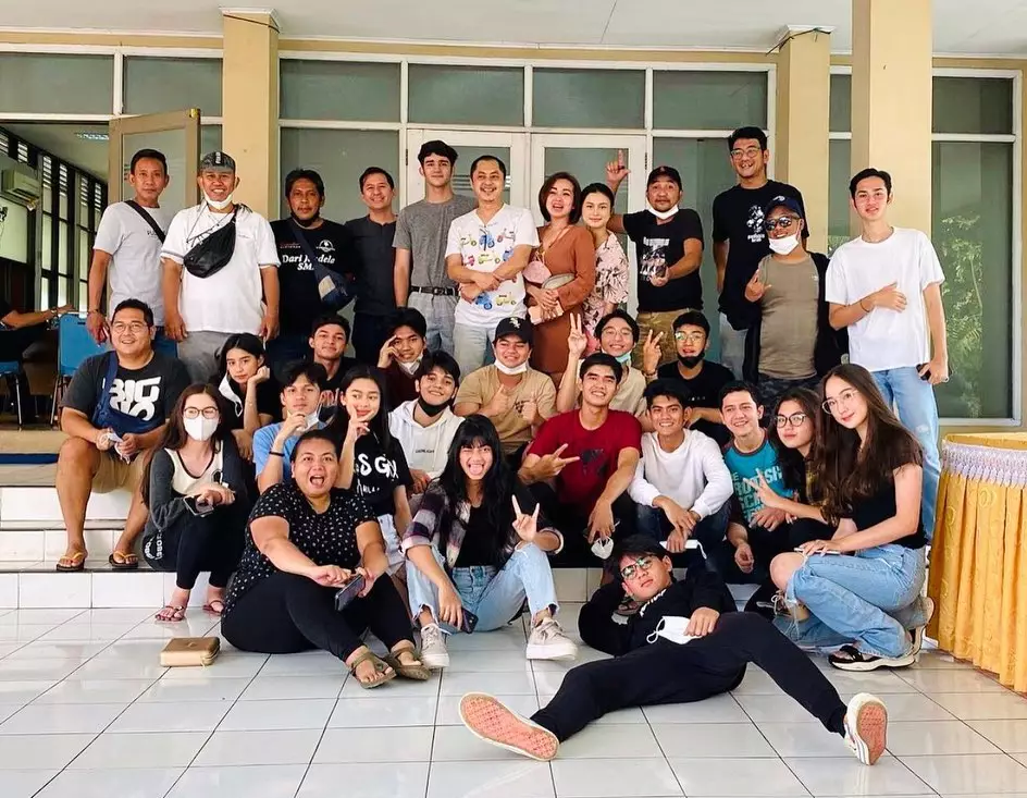 perpisahan pemain Dari Jendela SMP Berbagai sumber perpisahan pemain Dari Jendela SMP Berbagai sumber