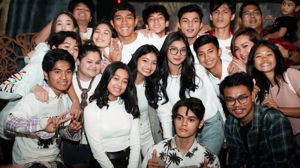 perpisahan pemain Dari Jendela SMP Berbagai sumber perpisahan pemain Dari Jendela SMP Berbagai sumber