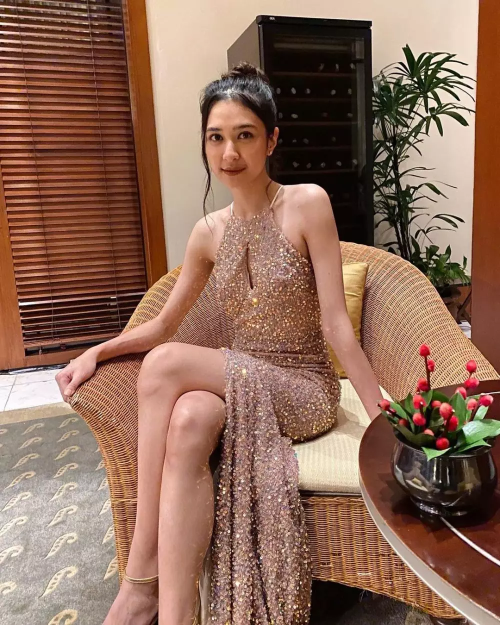 gaya mikha tambayong saat kondangan © instagram gaya mikha tambayong saat kondangan © instagram